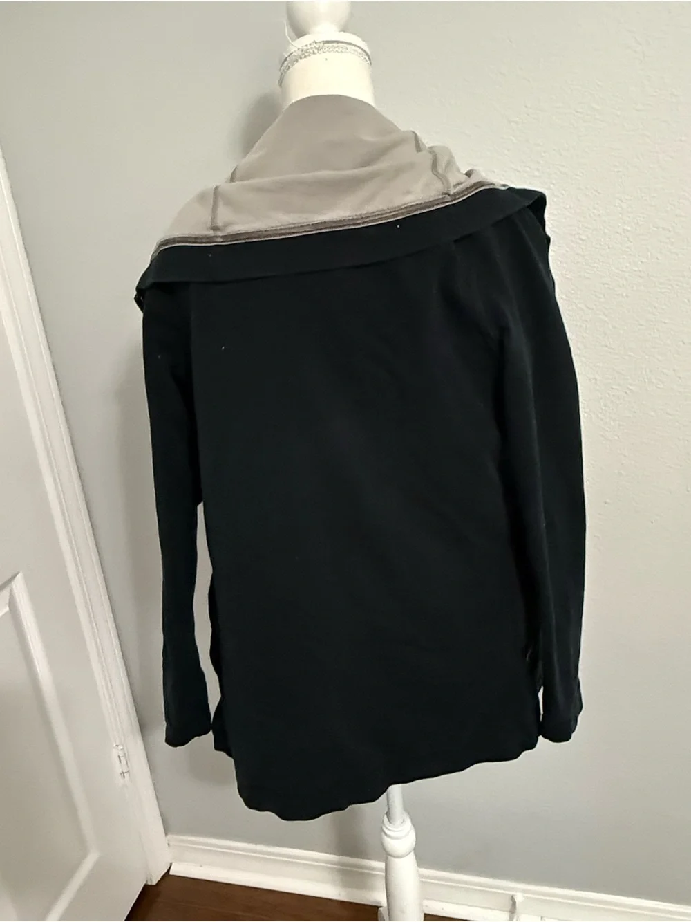 Lululemon Savasana Wrap Cardigan Black Grey‎ Hooded Snap Jacket Size 6